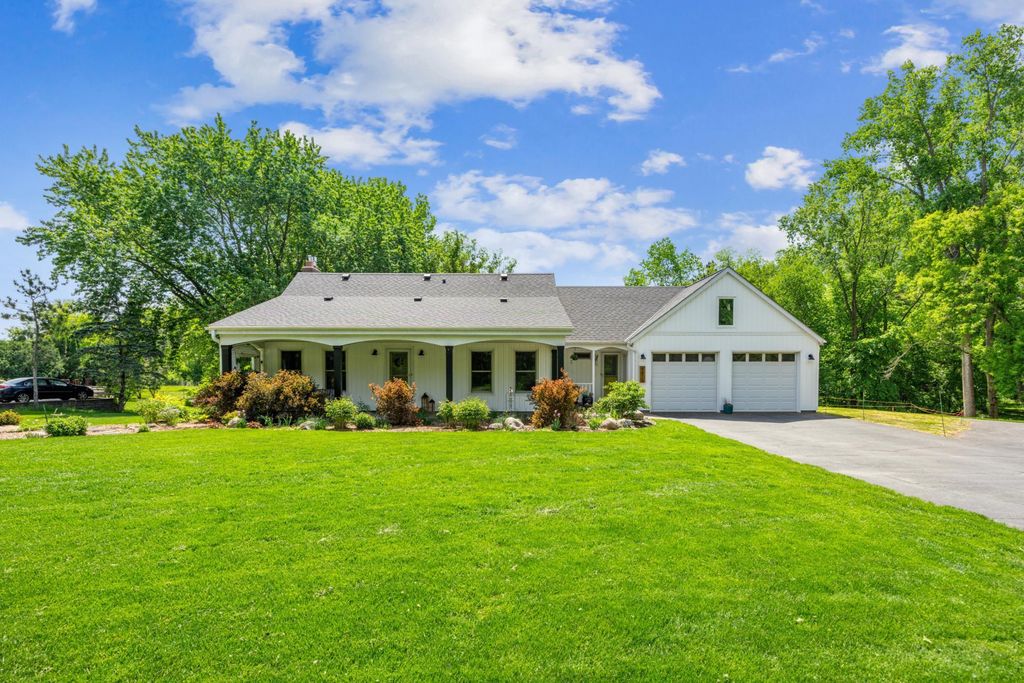 8875 42nd Street N, Lake Elmo, MN 55042