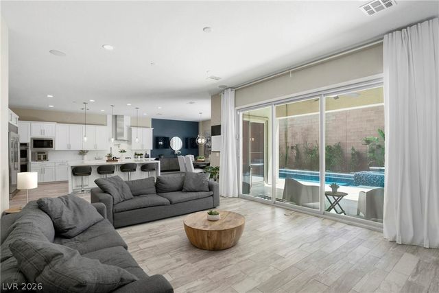 766 Glistening Light Court, Henderson, NV 89052