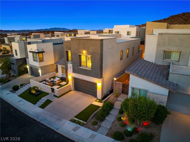 766 Glistening Light Court, Henderson, NV 89052