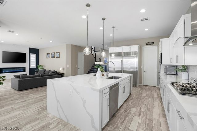 766 Glistening Light Court, Henderson, NV 89052