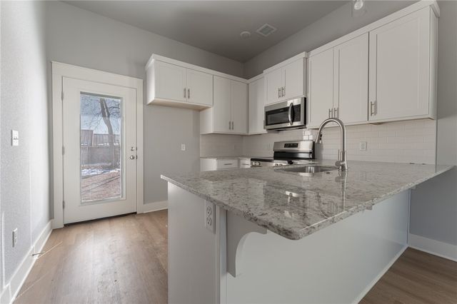 349 E 11th Street, Fayetteville, AR 72701