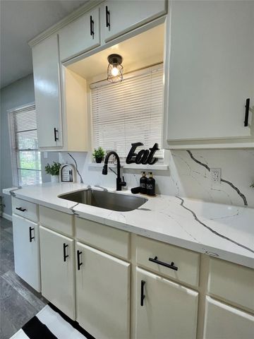 305 Cypress Street, Lake Jackson, TX 77566