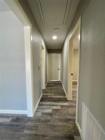 305 Cypress Street, Lake Jackson, TX 77566