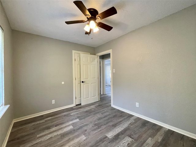 305 Cypress Street, Lake Jackson, TX 77566