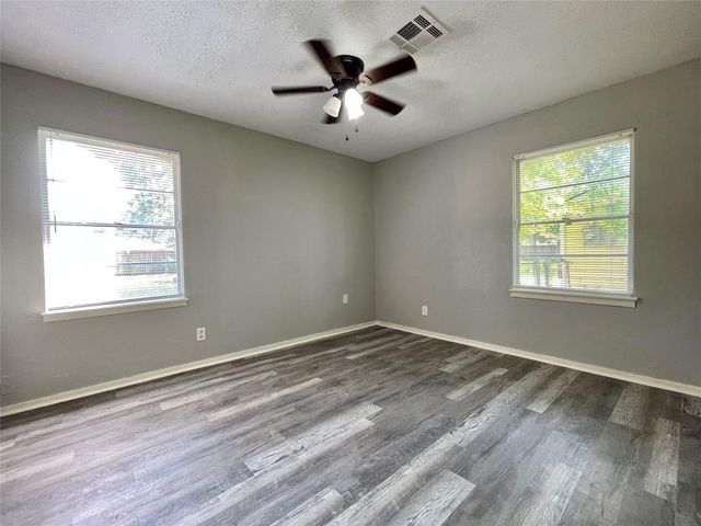 305 Cypress Street, Lake Jackson, TX 77566