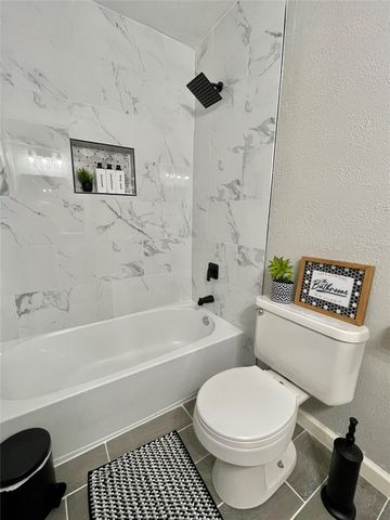 305 Cypress Street, Lake Jackson, TX 77566