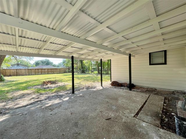 305 Cypress Street, Lake Jackson, TX 77566