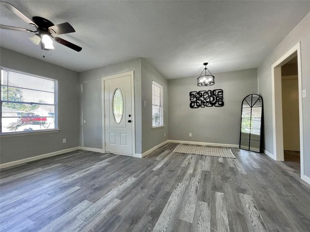 305 Cypress Street, Lake Jackson, TX 77566