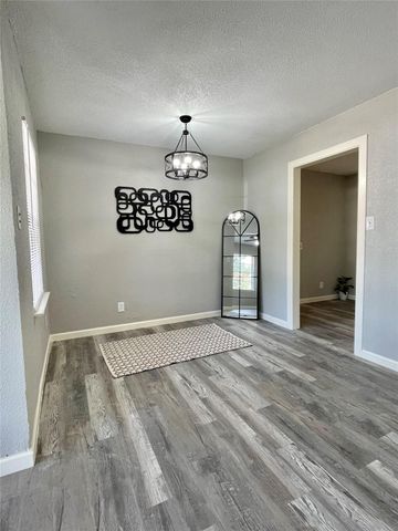 305 Cypress Street, Lake Jackson, TX 77566