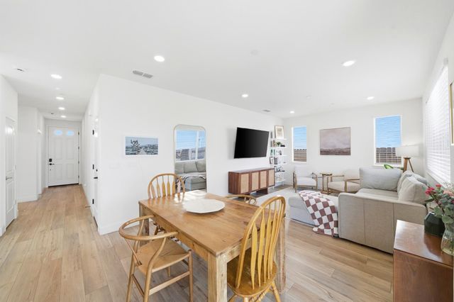 8793 Prelude Way, Elk Grove, CA 95757