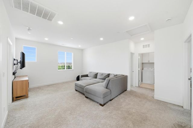 8793 Prelude Way, Elk Grove, CA 95757