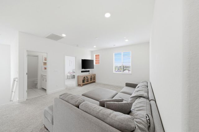 8793 Prelude Way, Elk Grove, CA 95757