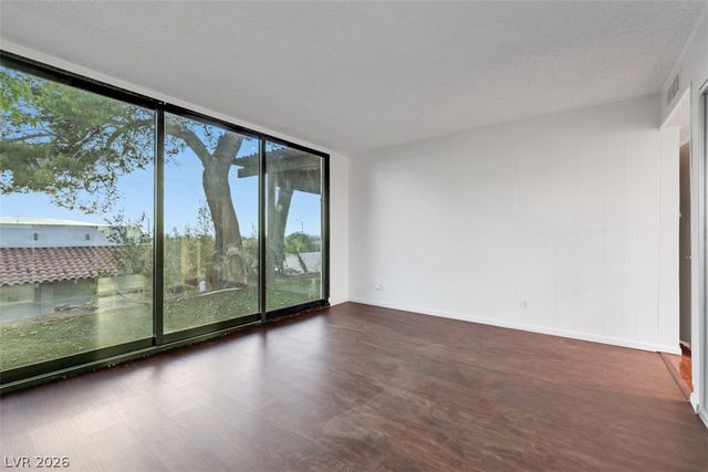 6744 Mountridge Drive, Las Vegas, NV 89110