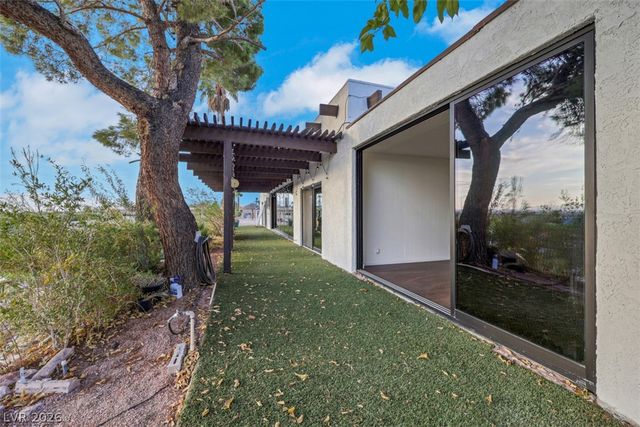 6744 Mountridge Drive, Las Vegas, NV 89110