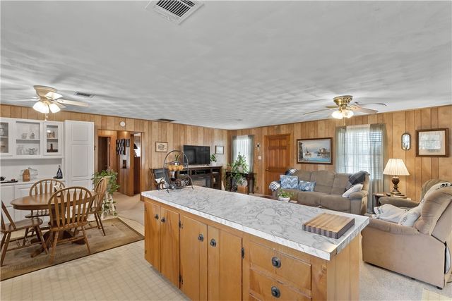 508 Lakeview Street, Somerville, TX 77879