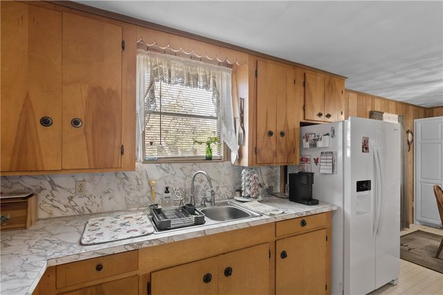 508 Lakeview Street, Somerville, TX 77879