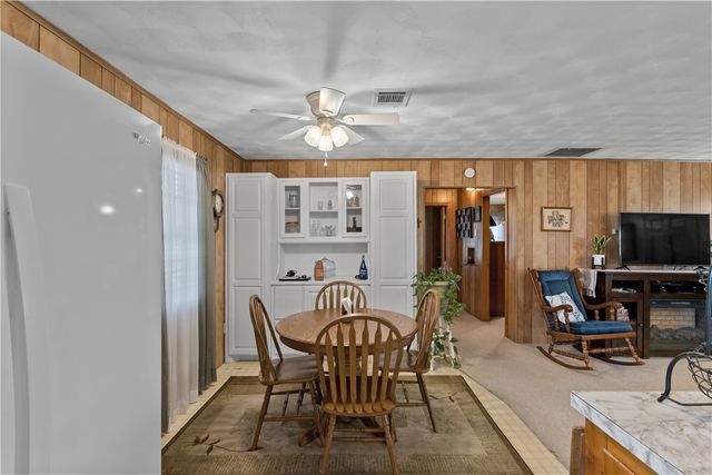 508 Lakeview Street, Somerville, TX 77879