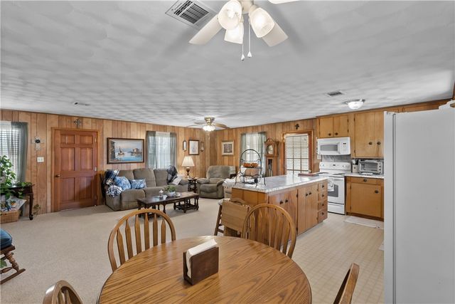 508 Lakeview Street, Somerville, TX 77879