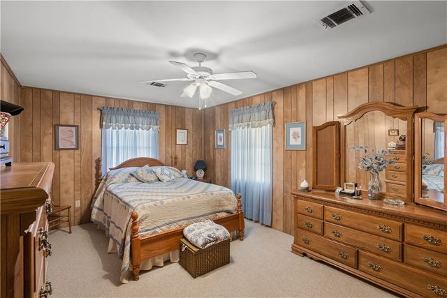 508 Lakeview Street, Somerville, TX 77879