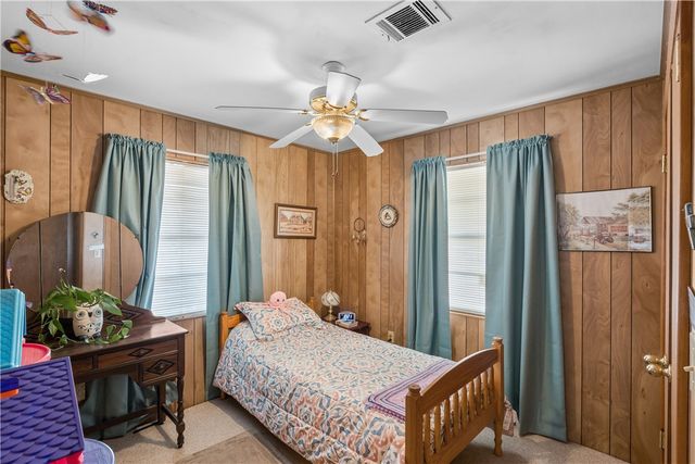 508 Lakeview Street, Somerville, TX 77879