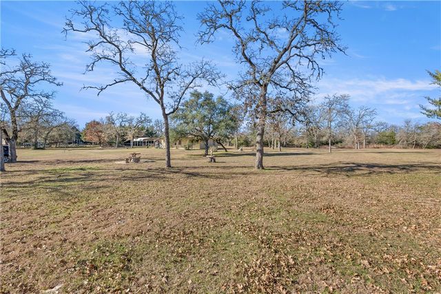 508 Lakeview Street, Somerville, TX 77879