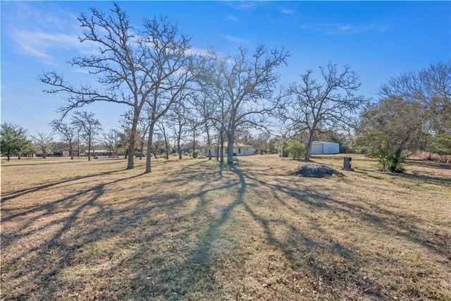 508 Lakeview Street, Somerville, TX 77879