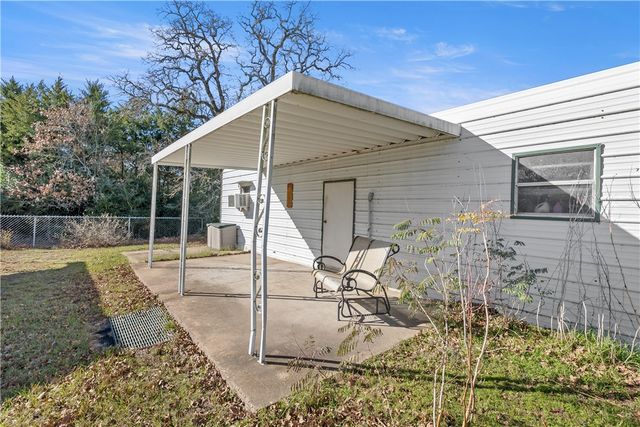 508 Lakeview Street, Somerville, TX 77879