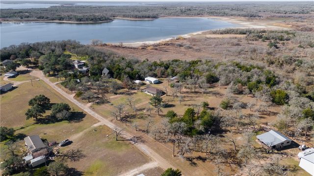 508 Lakeview Street, Somerville, TX 77879