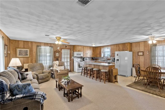 508 Lakeview Street, Somerville, TX 77879