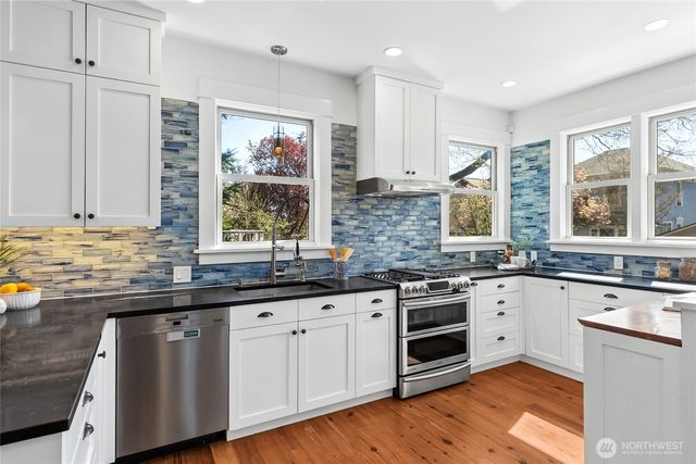 749 N 76th St, Seattle, WA 98103