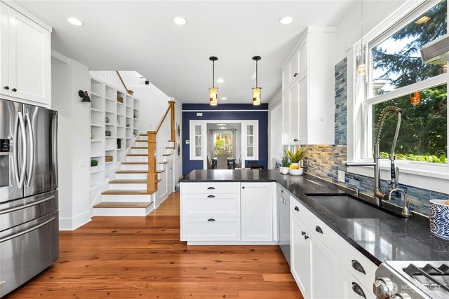 749 N 76th St, Seattle, WA 98103