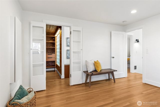 749 N 76th St, Seattle, WA 98103