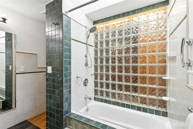 749 N 76th St, Seattle, WA 98103