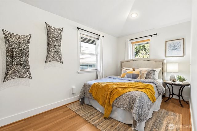 749 N 76th St, Seattle, WA 98103