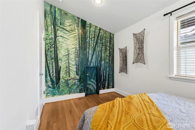 749 N 76th St, Seattle, WA 98103