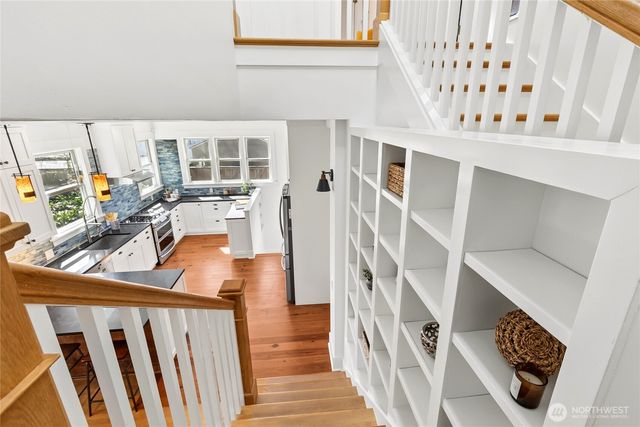 749 N 76th St, Seattle, WA 98103