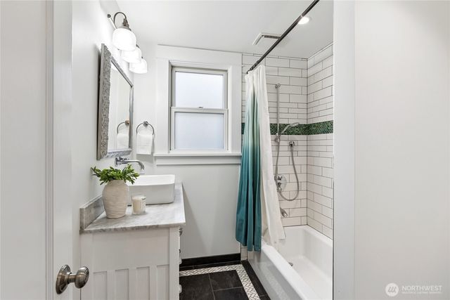 749 N 76th St, Seattle, WA 98103