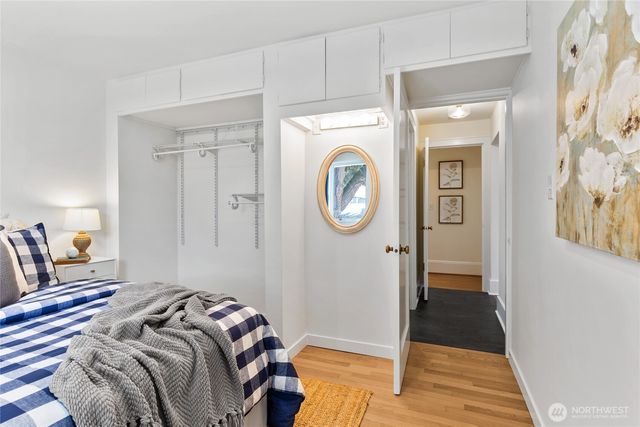 749 N 76th St, Seattle, WA 98103