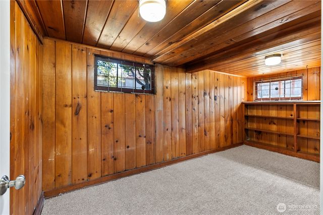 749 N 76th St, Seattle, WA 98103