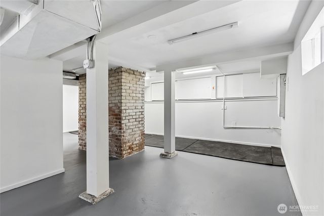 749 N 76th St, Seattle, WA 98103