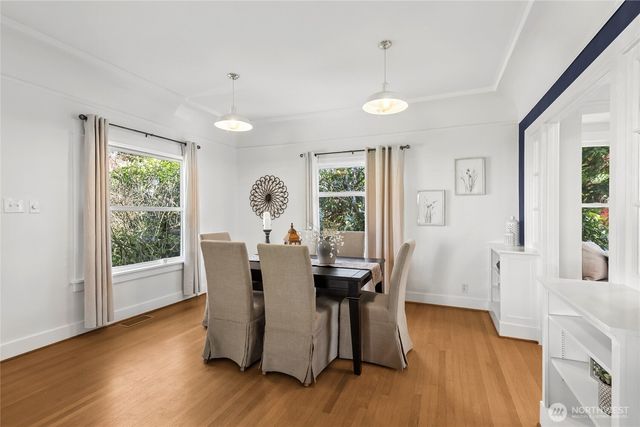 749 N 76th St, Seattle, WA 98103