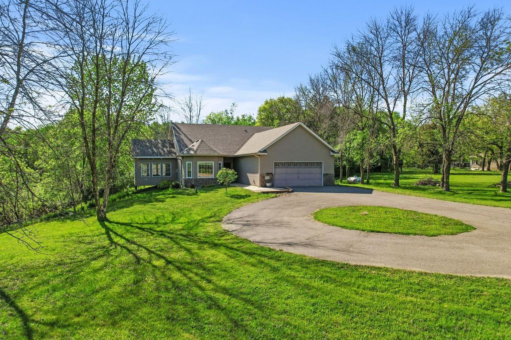 17260 Keystone Avenue N, Hugo, MN 55038