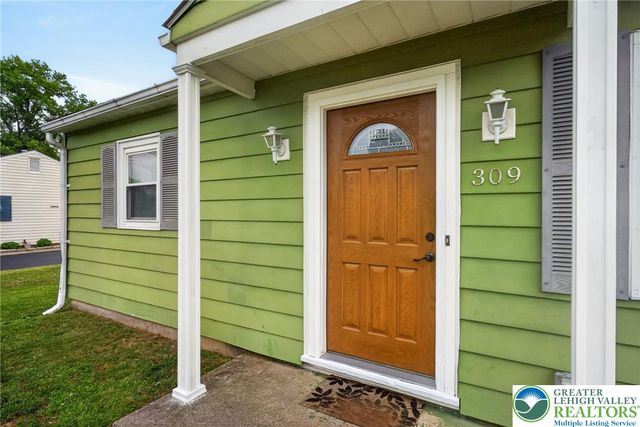 309 Stelko Avenue, Lopatcong, NJ 08865