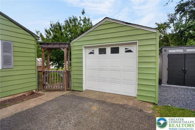309 Stelko Avenue, Lopatcong, NJ 08865