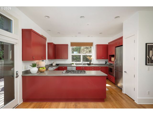 515 Nw ALBEMARLE Ter, Portland, OR 97210