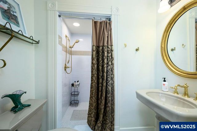 206 NE 10th St, Mcminnville, OR 97128