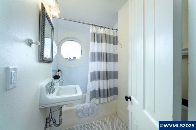 206 NE 10th St, Mcminnville, OR 97128