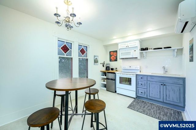 206 NE 10th St, Mcminnville, OR 97128