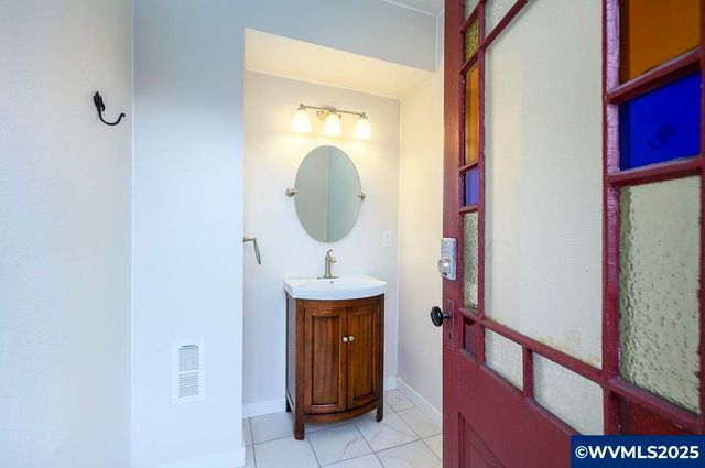 206 NE 10th St, Mcminnville, OR 97128