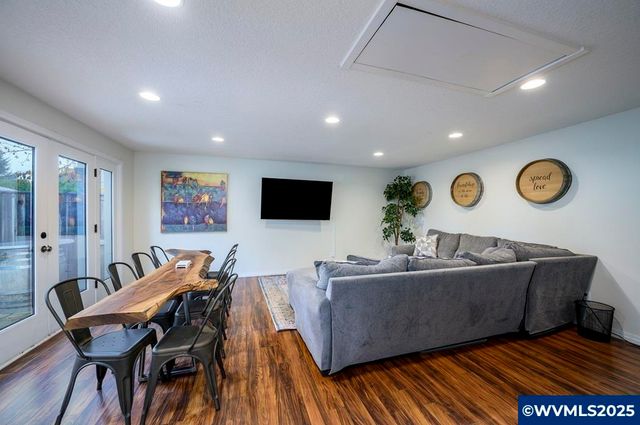 206 NE 10th St, Mcminnville, OR 97128